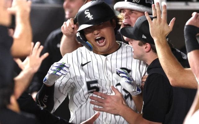 サヨナラ勝利の瞬間…村上宗隆の「確信がはやい」「伝説級のリアクション」と米反響　押し出し四球で決着「Wソックスファンの心境そのものだ」