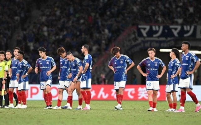 横浜Ｍが悪夢の大逆転負け　王者鹿島に終盤の２点差ひっくり返される　開幕戦最多観衆６万３９６０人の中、１６歳の新星・三井寺眞が秋春制ファーストゴールも