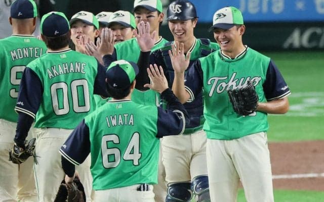 「チーム全体をその背中で引っ張った」燕ファンから歓喜の声続々　奥川恭伸が2安打完封勝利で連敗ストップ「まさに頼れるエースの仕事！」