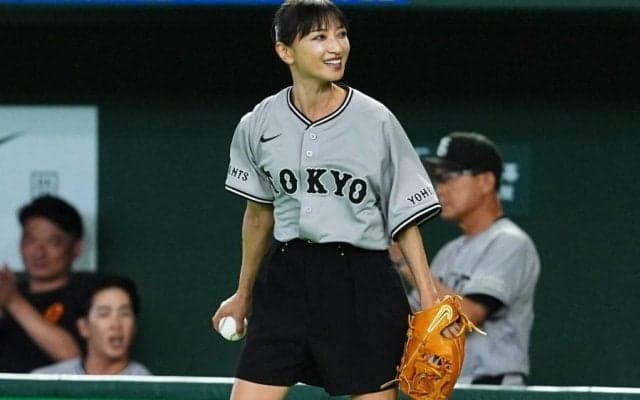 「こんな若い54歳見たことない」　巨人戦に登場した“美魔女”に感動「可愛すぎてておかしい」