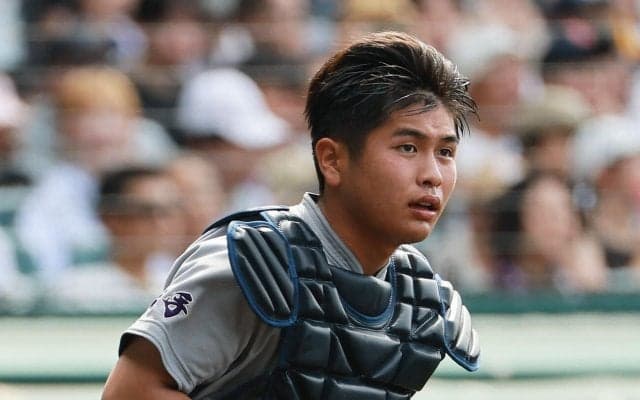 【甲子園】花巻東・斎藤蒼梧「グラウンドに入ったら学年は関係ない」２年生捕手が攻守で引っ張る