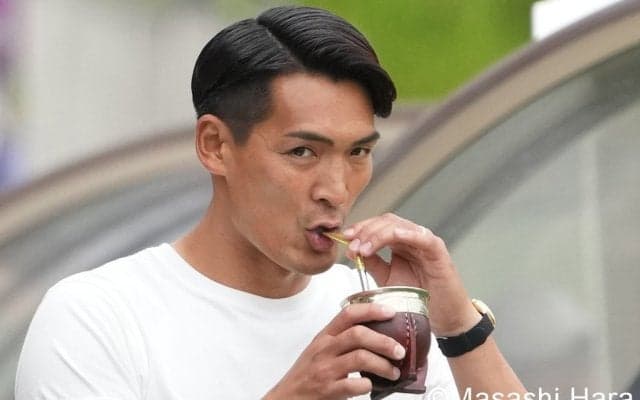 ｢マジでなんちゅー作戦なの槙野監督w｣ベンチ前に掲げられた｢マテ茶｣｢白い犬｣｢爆弾｣｢合コン｣のイラスト入り作戦ボードにファン困惑！｢想像よりデカくて吹いた｣