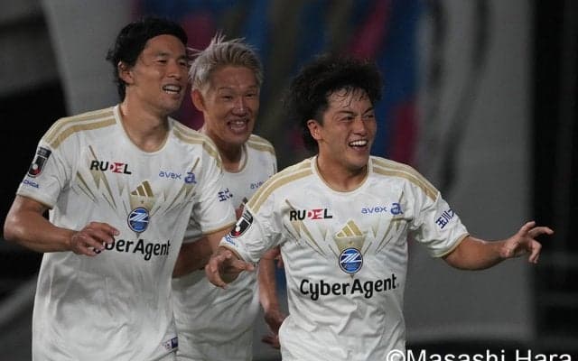 開幕“東京ダービー”は大差で決着！長友佑都が登場！ヒアン先制も明本考浩＆相馬勇紀が歓喜！現地カメラマンが見たゴールラッシュと課題