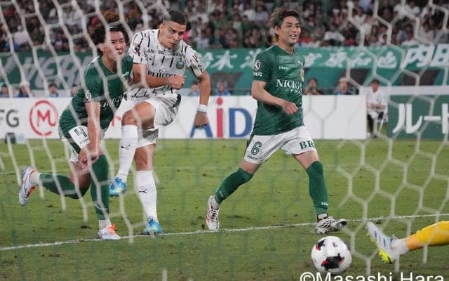 東京Vvs川崎戦は土壇場での同点弾で1-1ドロー！中村憲剛HCがベンチ入り！溝口修平とラザル・ロマニッチの歓喜＆脇坂泰斗と平川怜の奮闘！