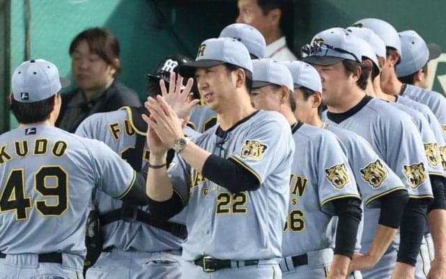 阪神・藤川監督「子どもたちが佐藤に憧れて野球を始めて、いつかプロ野球の世界に飛び込んで来てくれたらいいなと」【一問一答】