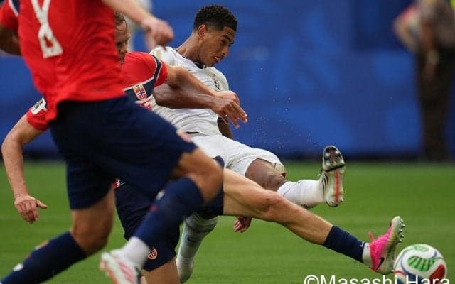 べリンガム同点弾を生んだケーブルゲート事件、VARも飲水タイムも昼間開催も…元凶はFIFAの迎合【欧州サッカーを｢怪物化｣したテレビの力】(1)