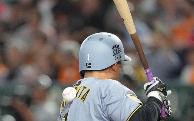 【阪神】あわや一触即発　森下翔太の死球に藤川監督がベンチ飛び出す　激しい口調で審判に訴える