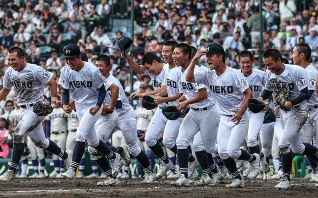 三重、12年ぶり8強　履正社の反撃振り切る　準々決勝は天理