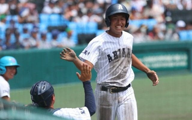 ミラクル有明！　8回に大逆転、甲子園大歓声…被災地・熊本へ届ける快進撃、初出場で8強入り