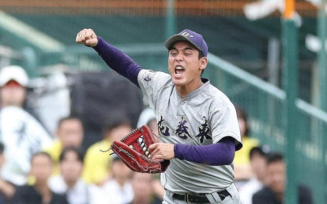 【甲子園】花巻東３年ぶり８強　初先発の「怪物くん」赤間史弥とエース萬谷堅心が完封リレー