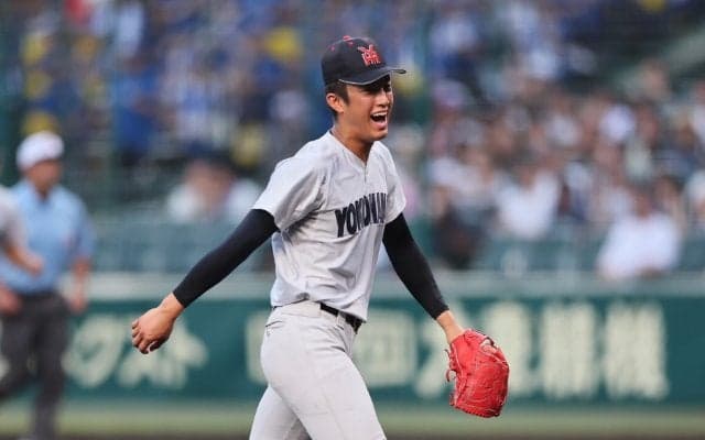 横浜・織田翔希が甲子園味方につける圧巻リリーフ！｢やっときたなと｣…150キロ連発で4回無安打7奪三振【26年夏甲子園】