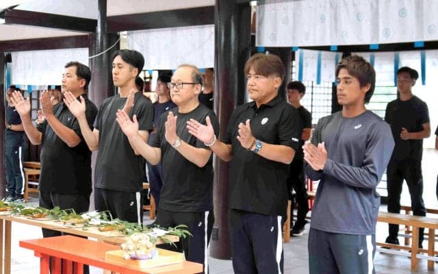 神戸Ｕ-２１の手倉森誠監督「みんなで必勝祈願をしたということは『優勝しろ！』ということ。無言の要求」２３日に長崎と対戦