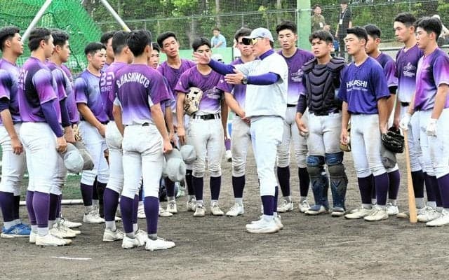 花巻東・佐々木監督「長打出るかが鍵」　18日、準々決勝の横浜戦
