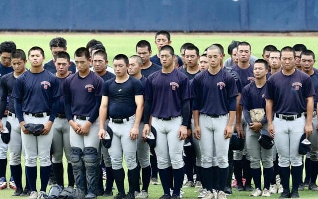 【甲子園】横浜ナイン、渡辺元監督の訃報にグラウンドで黙とう　「今はお話できない」村田監督　