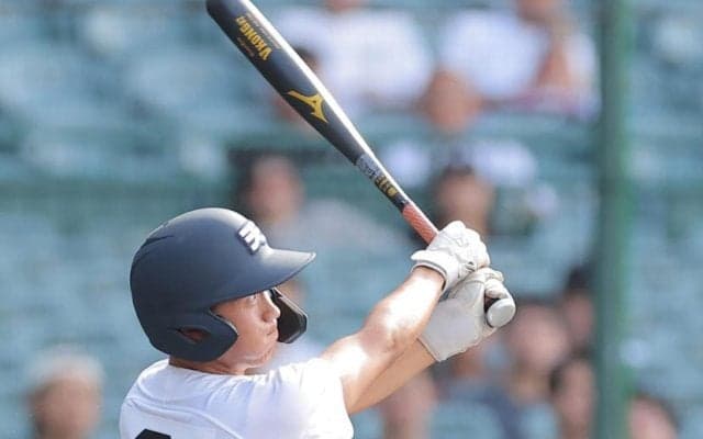 天理　４番・金本相有が先制アーチ！１大会２本塁打は低反発バット導入後、史上２人目の快挙　甲子園が沸く
