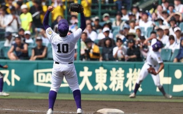 天理、9年ぶりの夏ベスト4　三重との激闘制す、4番・金本が大会2号の先制弾