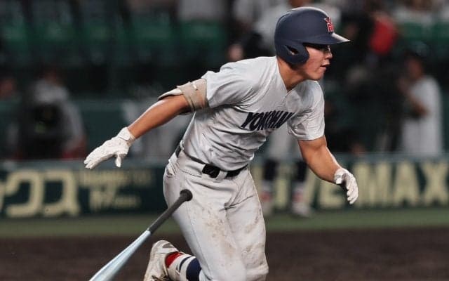 横浜の主将は打率5割の大活躍！名人級の一塁守備にも注目【26年夏甲子園】