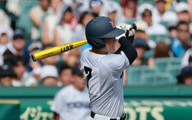 【甲子園】横浜、５回にさらに追加点で５点リード　花巻東２番手赤間を攻める