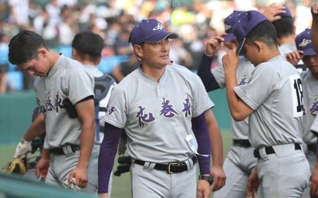 花巻東が13年ぶり4強逃す "怪物"織田攻略できず完封負けで準々決勝敗退【26年夏甲子園】