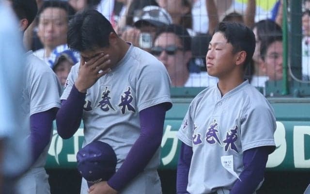 花巻東、横浜に惜敗　岩手県勢初の全国制覇ならず、ナインは涙…織田翔希の前に“完敗”