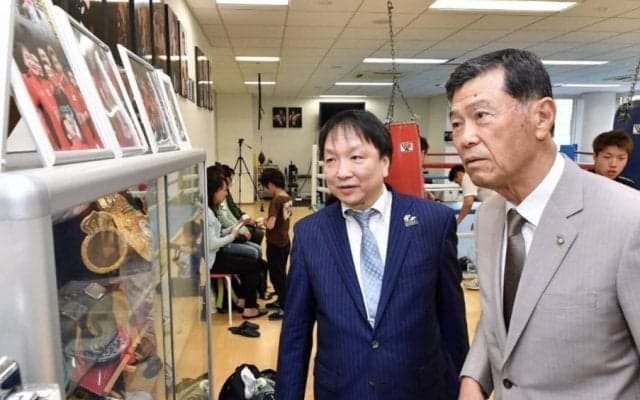 大橋会長、井上尚弥と渡辺元智さんの写真公開「今日の村田監督は渡辺監督が乗り移った」
