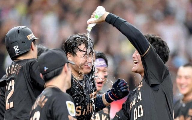 阪神・大山　佐藤輝と連弾劇的サヨナラアーチ　自身４本目「一番うれしかった」リーグ最速６０勝　２０日にもＭ２９点灯