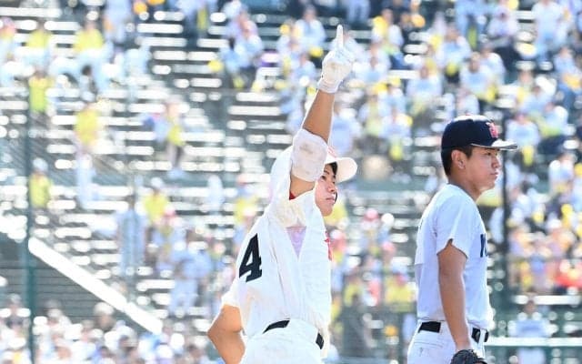 【甲子園】智弁和歌山・楠本龍生、横浜の織田翔希から勝ち越し３ラン　球場どよめく