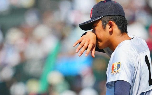 【甲子園】４強で敗退の横浜は聖地の土を持ち帰らず…用具撤収後ナインは涙ながらに退場