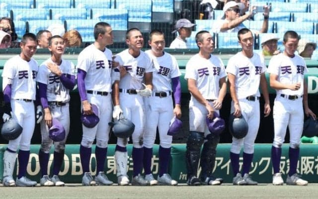 天理・折谷塁輝選手が上の歯槽骨骨折、鼻下部の裂創の診断と発表　準決勝の試合前ノックでボール当たる　試合途中に整復固定術、縫合などの処置受ける