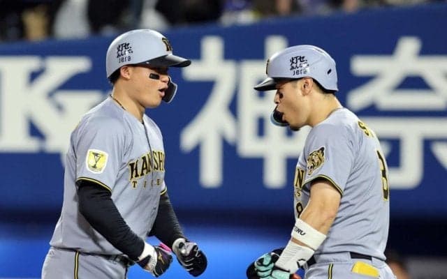 阪神　佐藤輝明＆森下翔太の生え抜き３０発コンビ「こんな日が来るとは」「マジで球団史に残る逸材」ファン歓喜　ラッキーゾーン撤廃後は初の快挙　記録ずくめの同日爆誕