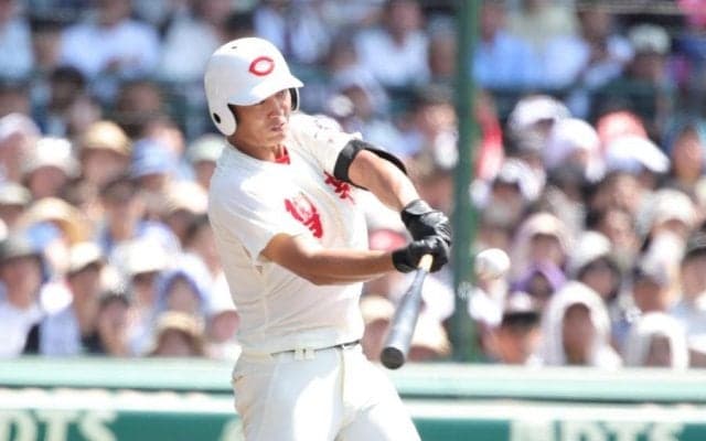智弁和歌山が３本の長打で先制　相手がファウルフライを落球→右越え二塁打で追加点たたき出す　健大高崎のエース・石垣を早くも攻略　初の複数失点に