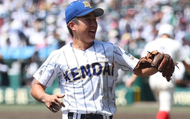 甲子園決勝で超絶美技「プロ顔負け」「カープの菊池」　しかも2年生…SNS騒然