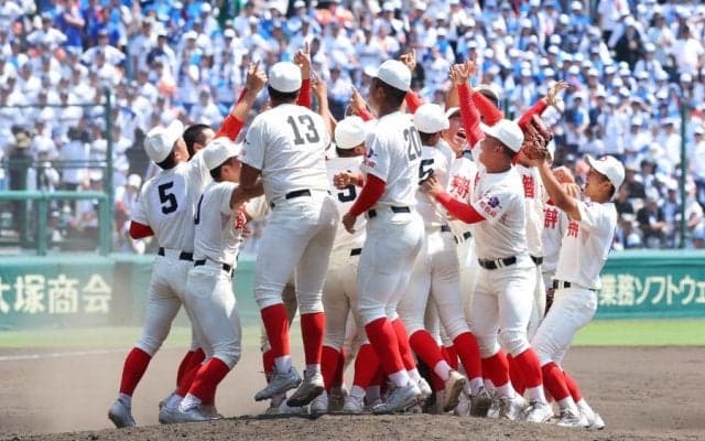 智弁和歌山、5年ぶり全国制覇　8回に逆転2ラン被弾も…“魔曲”で再逆転、健大高崎との死闘