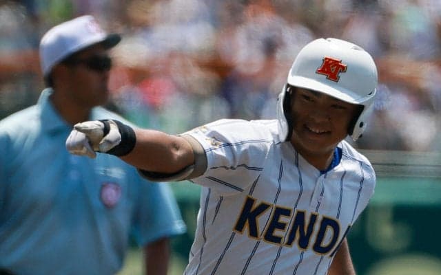 【甲子園】健大高崎が８回に逆転２ラン　初優勝かけて智弁和歌山と決勝で激突