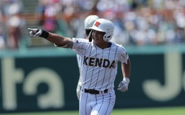 健大高崎 1点差に泣き初の夏日本一逃す 主将が8回に一時逆転のアーチも実らず【26年夏甲子園】
