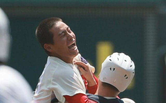 【甲子園】智弁和歌山・久葉亮太が胴上げ投手「いつもの勝ちパターンにつなげてくれた」