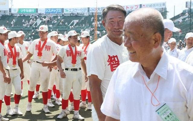 健大高崎のペースだった決勝、ポイントは八回裏の攻撃　高嶋仁の目