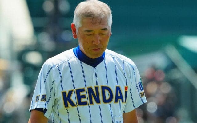 【甲子園】準優勝の健大高崎・青柳博文監督「自分自身も監督人生を賭けて夏の頂点をとりたい」