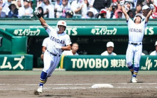 思い通じて一時逆転の2ラン　健大高崎の石田雄星「一番の夏休みに」