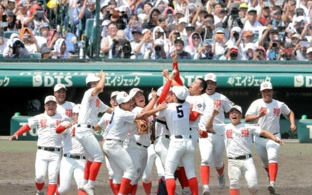 智弁和歌山　５年ぶり４度目Ｖ　中谷監督「感無量」史上初の元プロ監督夏２度目胴上げ　松本八回代打送りバントから逆転劇