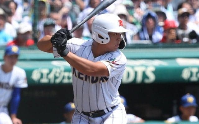 「お前が最後の打者で良かった」　初出場が甲子園決勝9回2死…仲間と監督に愛された“12番”