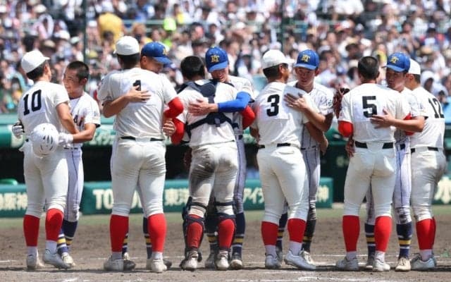 「夏の終わりを実感」　“赤と青”に涙腺崩壊…甲子園決勝後、生まれた1枚「いい写真」