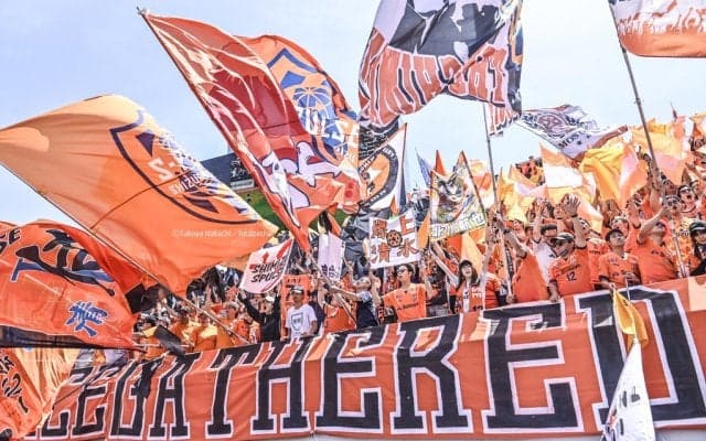 ｢目が痛くなりそう｣J1清水エスパルス、先着1万4000人に無料配布の“パルちゃんまみれ”法被にファン騒然！｢こうきたか…｣｢ある意味、派手すぎる｣｢すげーな笑｣
