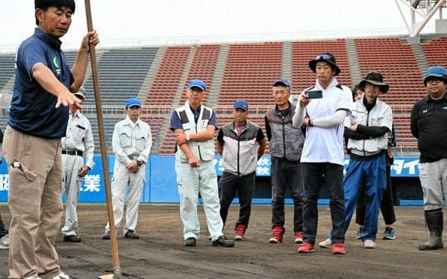 甲子園の「神整備」学ぶ　阪神園芸が秋田市で講習会