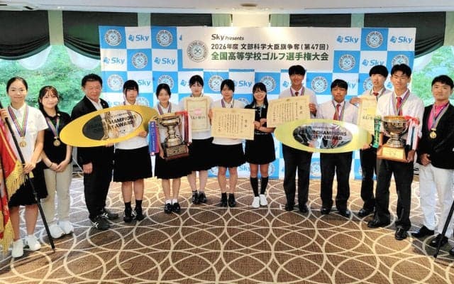 高校ゴルフ部日本一決定戦　栃木県勢で地元開催初優勝飾る男子・佐野日大高　女子は８年ぶり３度目Ｖ