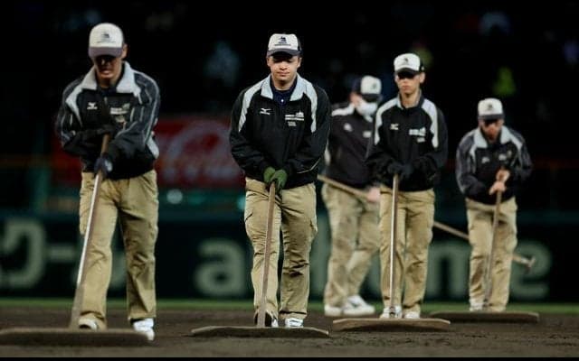 かつて「水飲むな」は審判も　改革で始まった甲子園のグラウンド整備