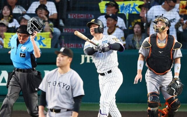 【巨人】平山功太が薄暮の空に打球見失う…阪神森下の大飛球が二塁打に　甲子園で初の右翼守備