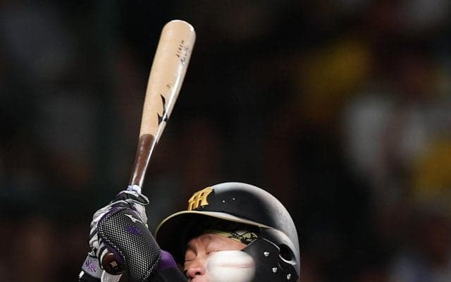 【阪神】森下翔太への死球で甲子園が凍りつく…頭部付近への投球を必死によけるも左手に