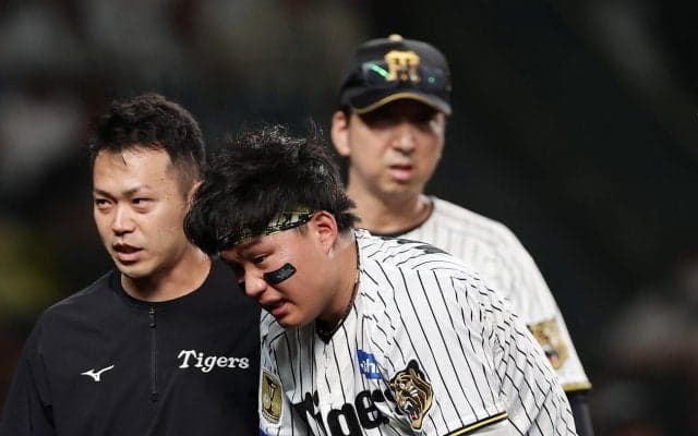 【阪神】死球の森下翔太は「左前腕部の打撲」と診断　左手首付近に直球直撃も骨には異常なし