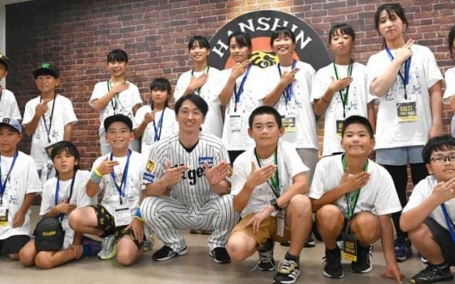 阪神・近本　小学生１６人甲子園に招待「本物に触れる刺激を」自身が理事「子ども夢応援プロジェクト」